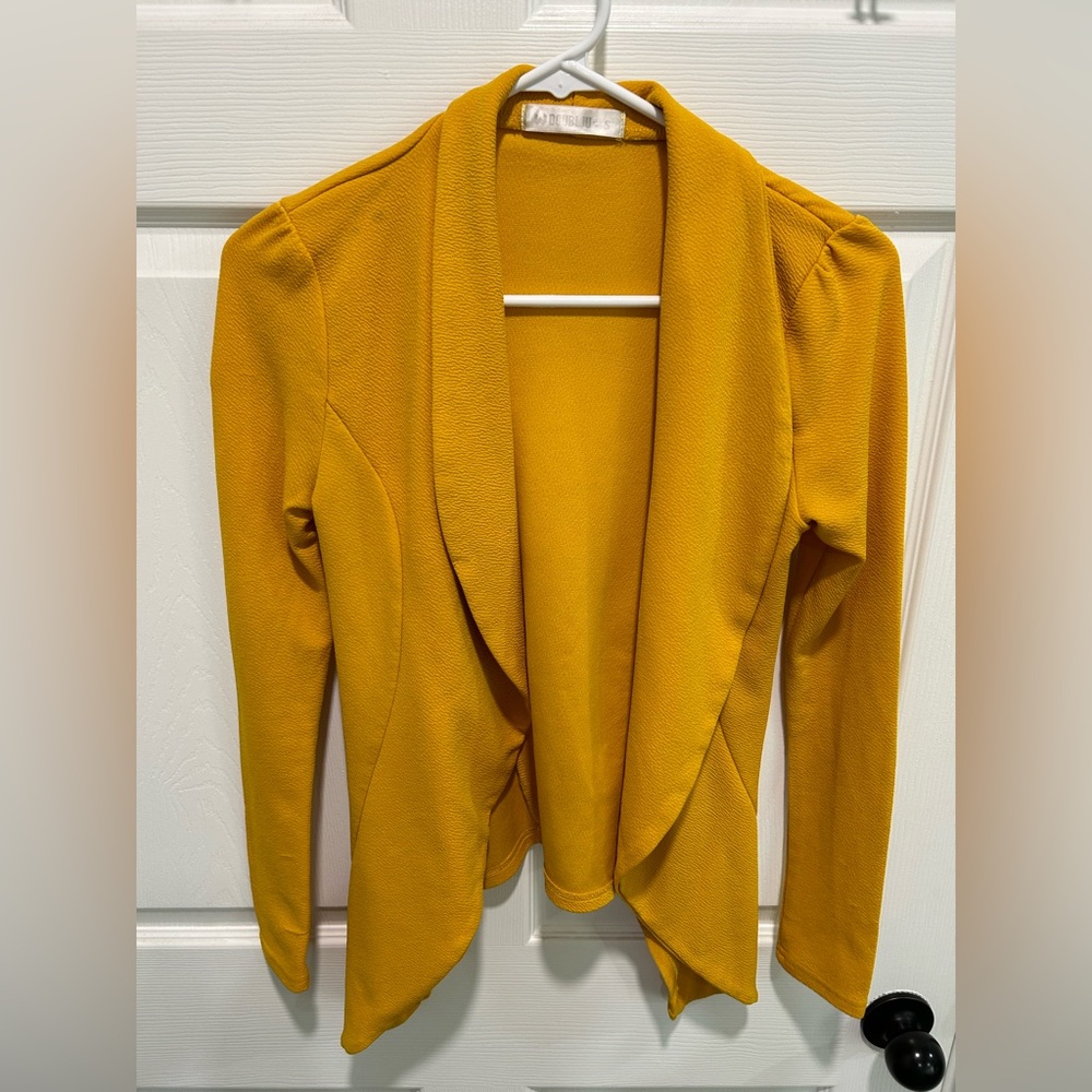 Casual blazer. Material is stretchy. Size small.